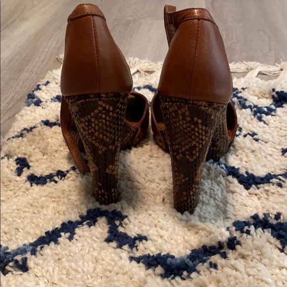 7 for all mankind brown snakeprint heels - Picture 3 of 5